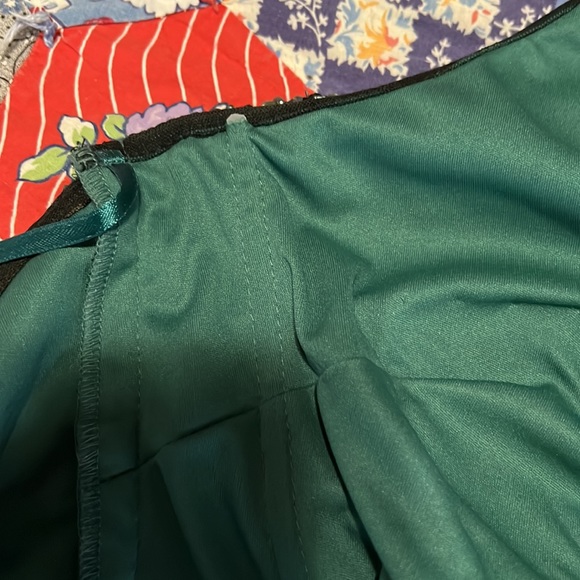 Halter style dark green formal dress - Picture 11 of 11